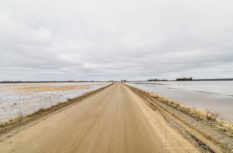 Suora läpi veden – Through
