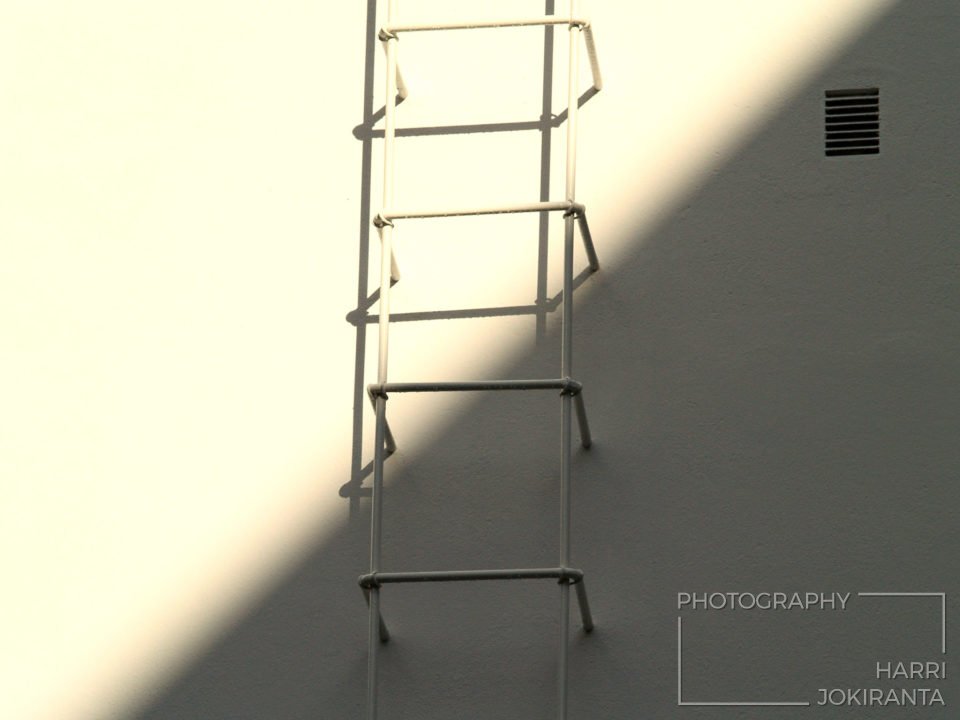Ylös – Up