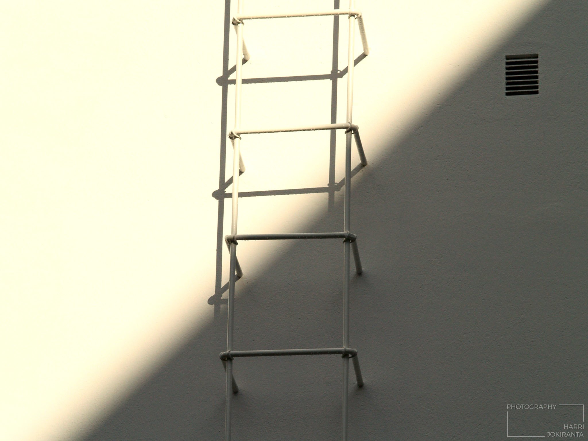 Ylös – Up