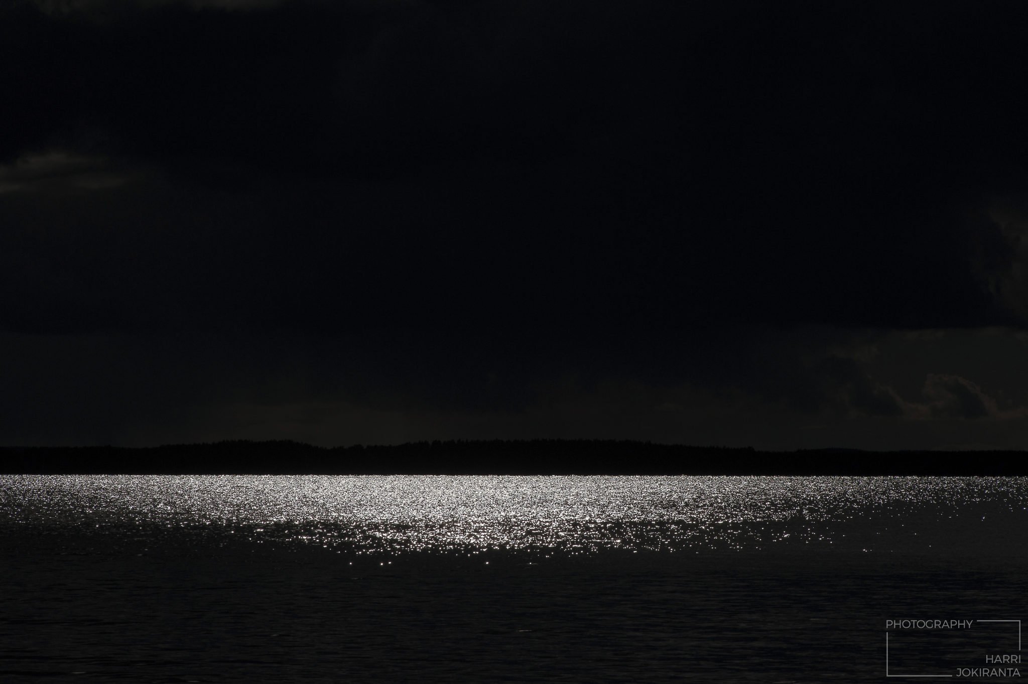 Auringon kilo illassa – Late Sunshine over the Lake