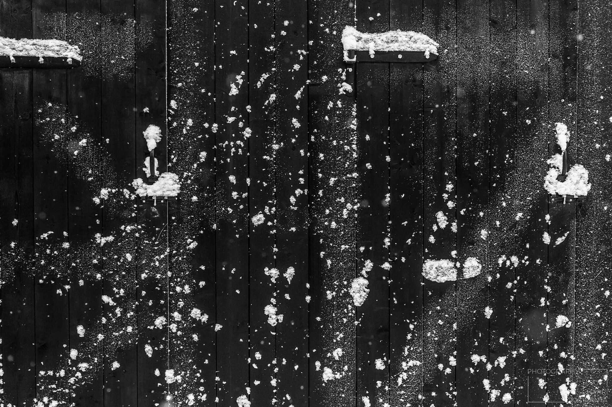 Wall of Black Barn – light Snowfall