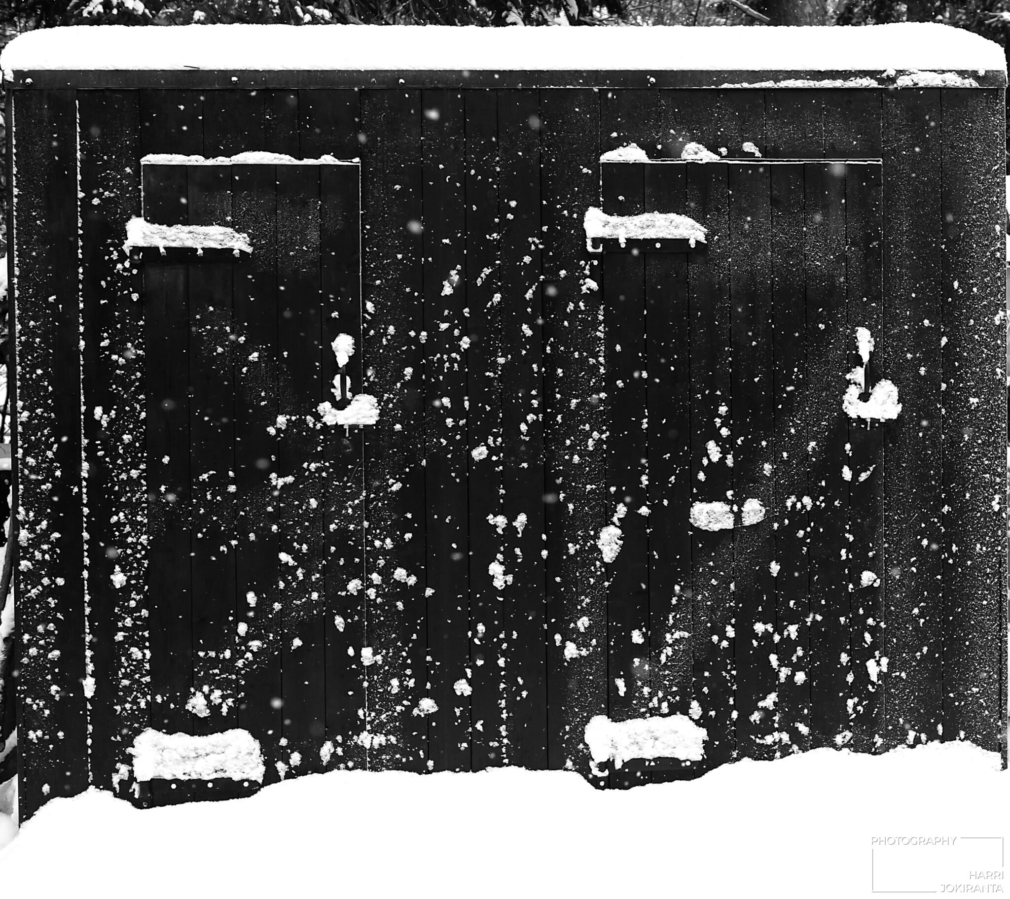 Black Cube with light Snowfall